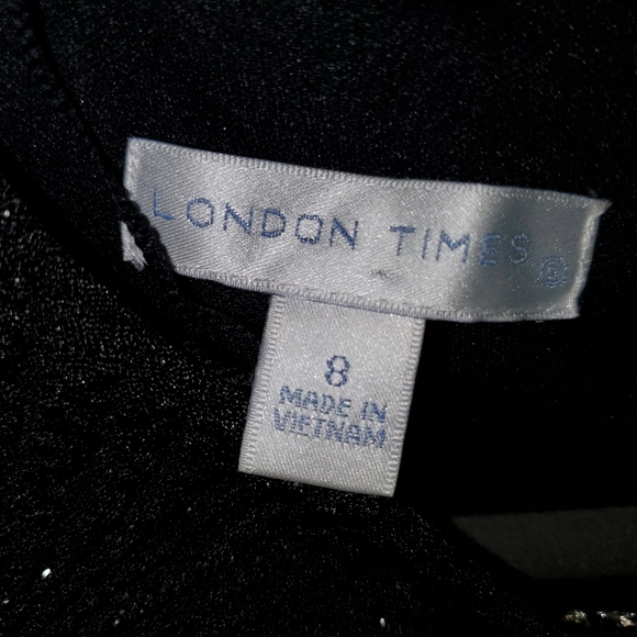 115-London Times Black sequin lined dress with peek-a-boo front. Cap sleeves - Picture 4 of 10
